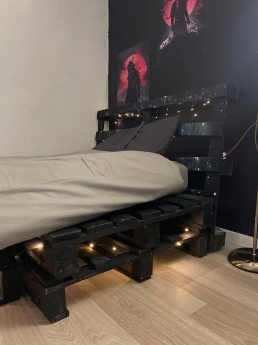 Pallet Bed With Lights Small Studio Cluj-Napoca Exterior foto